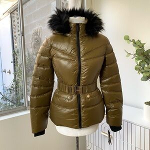 GUESS NWT Belted Olive Faux Fur Hood Puffer Jacket “English Cake,” Size S